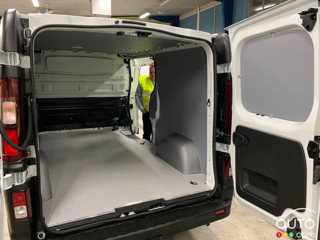 Nissan NV, après l'installation de protecteurs de parois